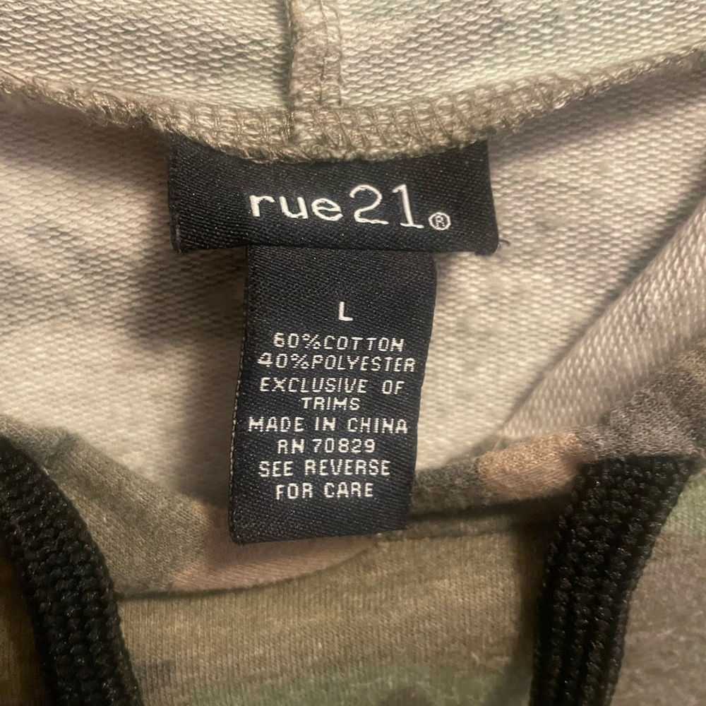 Camo Long Sleeve Lightweight Hoodie - Picture 3 of 3